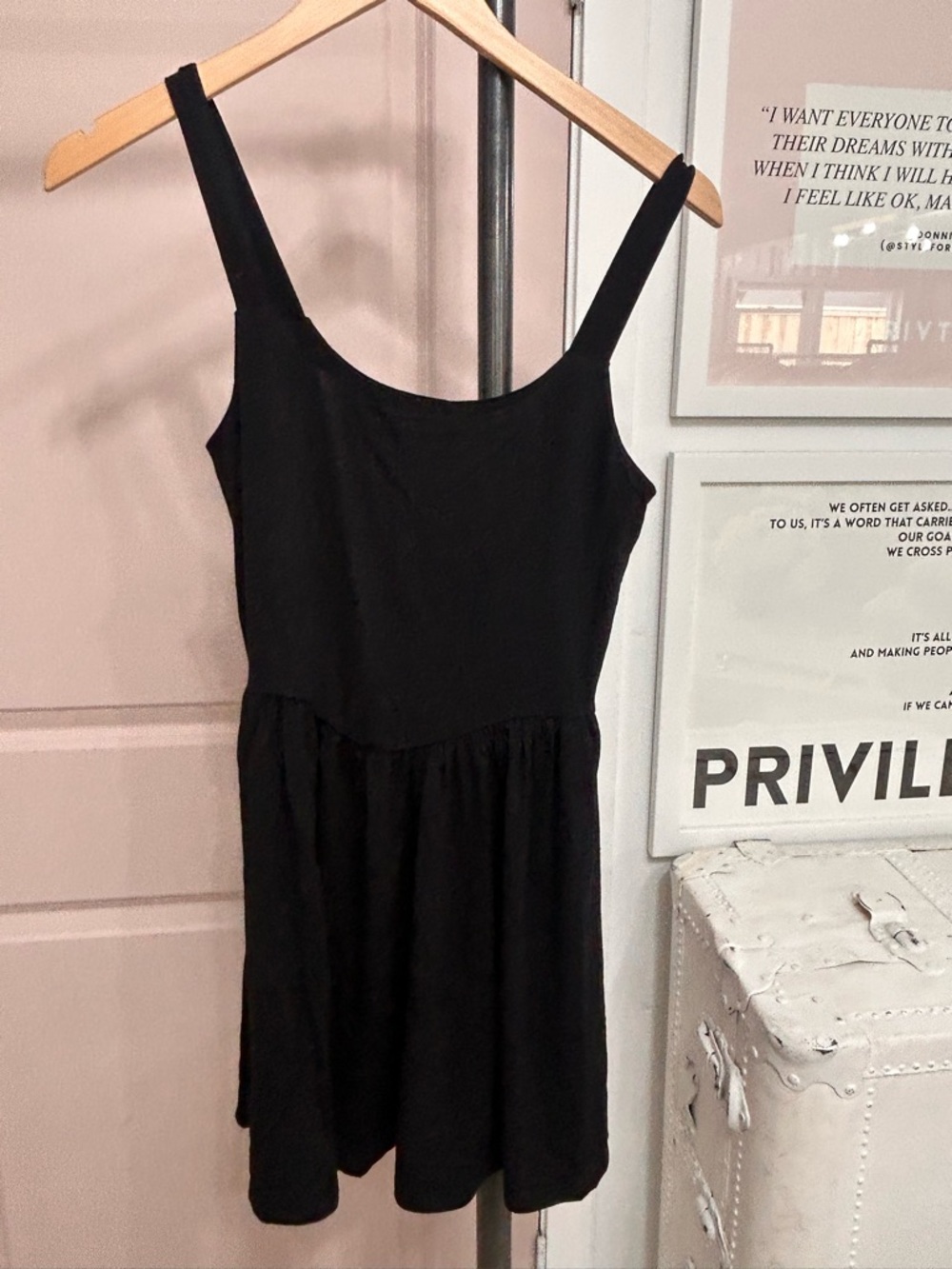 PRIV - Black Sleeveless Summer Dress - Classic A-Line Has Pockets Size Small